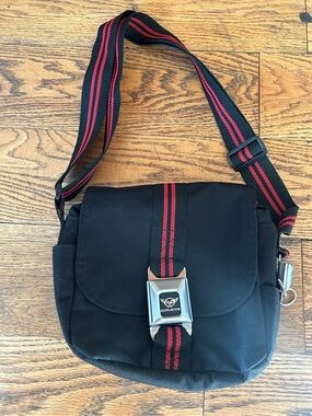 NWOT  Black Corvette Crossbody Seatbelt Purse Seat Belt Black & Red